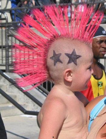 搞笑头型图片,搞笑头型大盘点，笑出腹肌的瞬间！